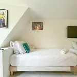 144 - Urban Charming Studio In Paris